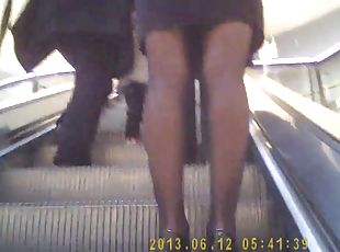 Lustful upskirt on escalator was caught